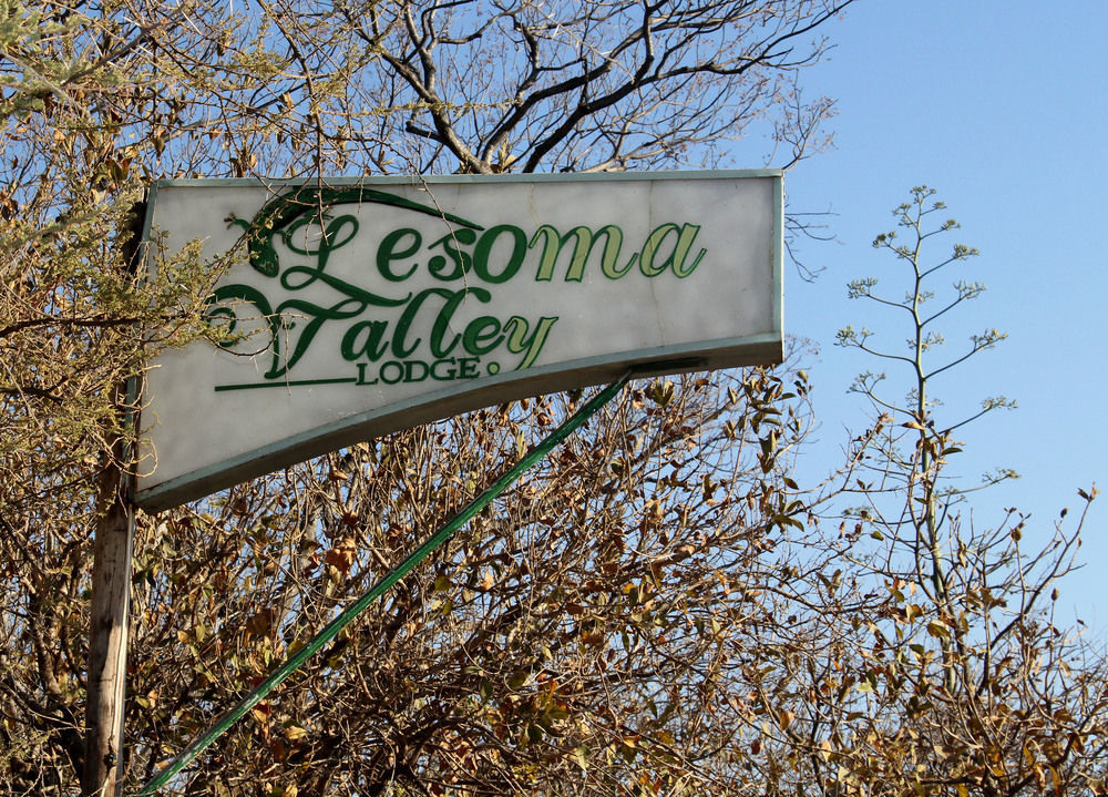 Lesoma Valley Lodge คาซาเนอ ภายนอก รูปภาพ
