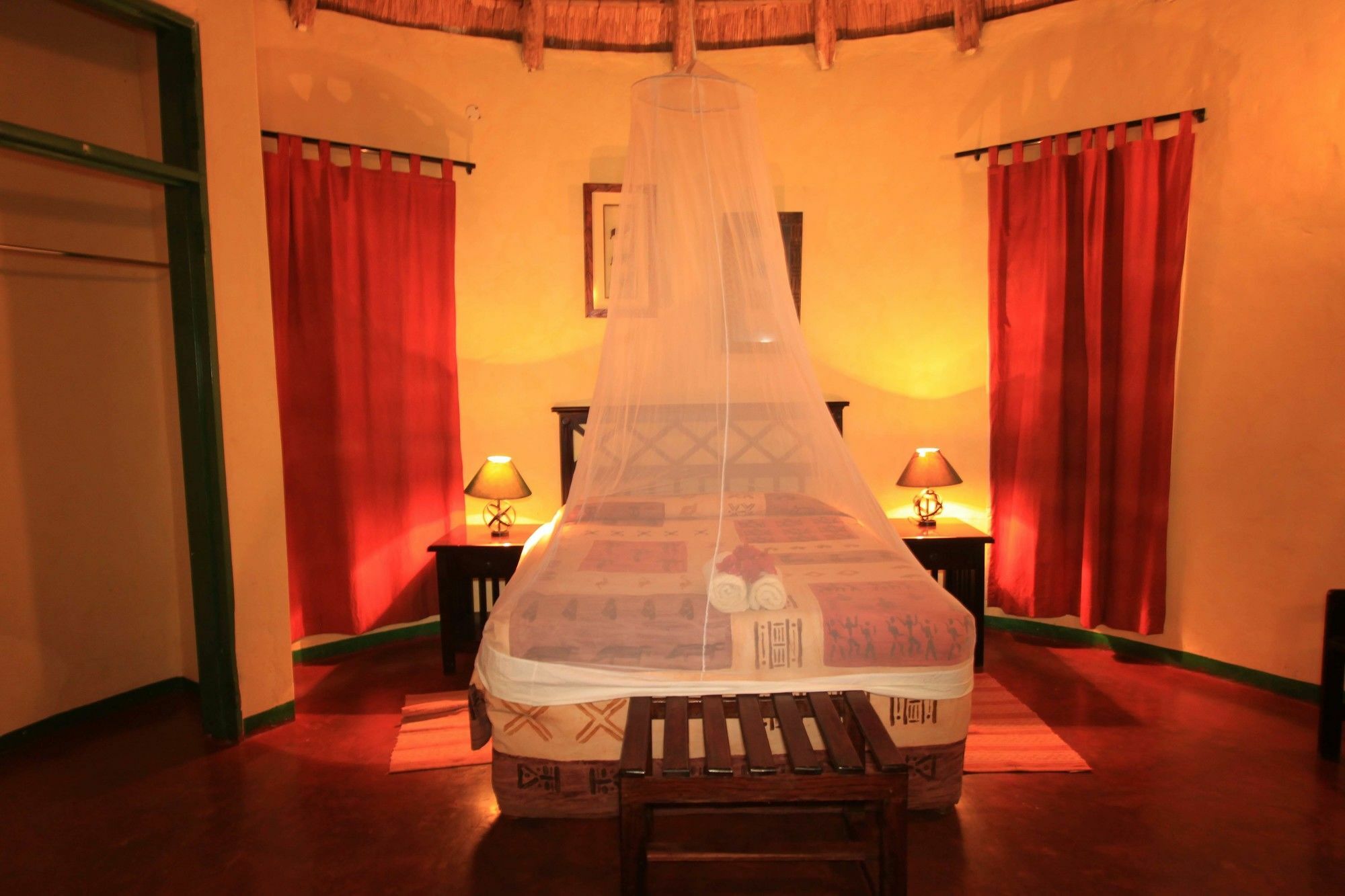 Lesoma Valley Lodge คาซาเนอ ภายนอก รูปภาพ